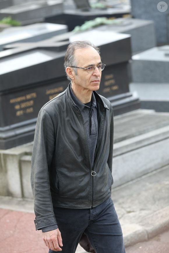 Jean-Jacques Goldman lors des obsèques de Véronique Colucci au cimetière communal de Montrouge, le 12 avril 2018.