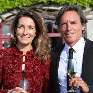 Maman d'Amalia née de son amour avec l'entrepreneur français Nicolas Vix (fondateur de Weeplay), Anne-Claire Coudray avait fait quelques confidences au micro d'Éric Dussart sur "RTL"

Anne-Claire Coudray et son compagnon Nicolas Vix lors de la fête de la fleur et l'intronisation de personnalités commandeurs et ambassadeurs par la Commanderie du Bontemps au Château Smith Haut Lafitte à Martillac
© Fabien Cottereau / Patrick Bernard / Bestimage