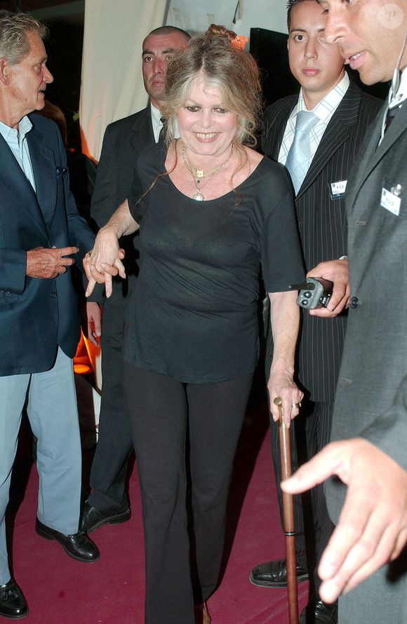 Une situation qui ne la réjouissait guère sur laquelle elle était revenue dans une interview pour "Paris-Match" en juin 2024. 

L'actrice française Brigitte Bardot lors de la cérémonie de clôture du 6ème Festival de la fiction TV à Saint-Tropez le 18 septembre 2004. Photo de Giancarlo Gorassini/ABACA.