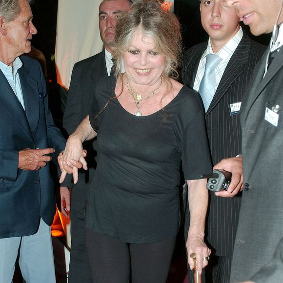 Une situation qui ne la réjouissait guère sur laquelle elle était revenue dans une interview pour "Paris-Match" en juin 2024. 

L'actrice française Brigitte Bardot lors de la cérémonie de clôture du 6ème Festival de la fiction TV à Saint-Tropez le 18 septembre 2004. Photo de Giancarlo Gorassini/ABACA.