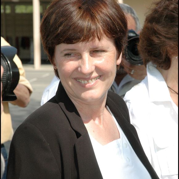 Élisabeth, qui a sacrifié sa carrière d’enseignante pour soutenir son mari François Bayrou, est restée fidèle à son choix de vie loin des projecteurs...