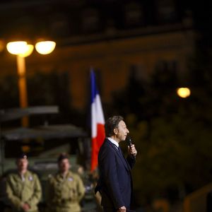 Exclusif - Stéphane Bern - Emission "Le concert pour la paix" sur les Champs-Elysées à Paris, retransmis en direct sur France 2, le 8 mai 2025. © Christophe Clovis - Pierre Perusseau / Bestimage