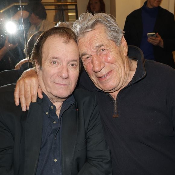 Daniel Russo et Jean-Pierre Castaldi - Anniversaire surprise de Popeck à l'occasion de ses 90 ans sur la scène du théâtre de Passy à Paris le 18 mai 2025. © Coadic Guirec/Bestimage