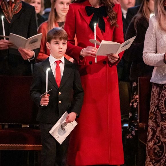 Elle a même organisé un concert de Noël cette année !

Le prince Louis et la princesse de Galles pendant la cérémonie de chants Together At Christmas à l'abbaye de Westminster à Londres. Vendredi 6 décembre 2024. Photo by Aaron Chown/PA Wire/ABACAPRESS.COM