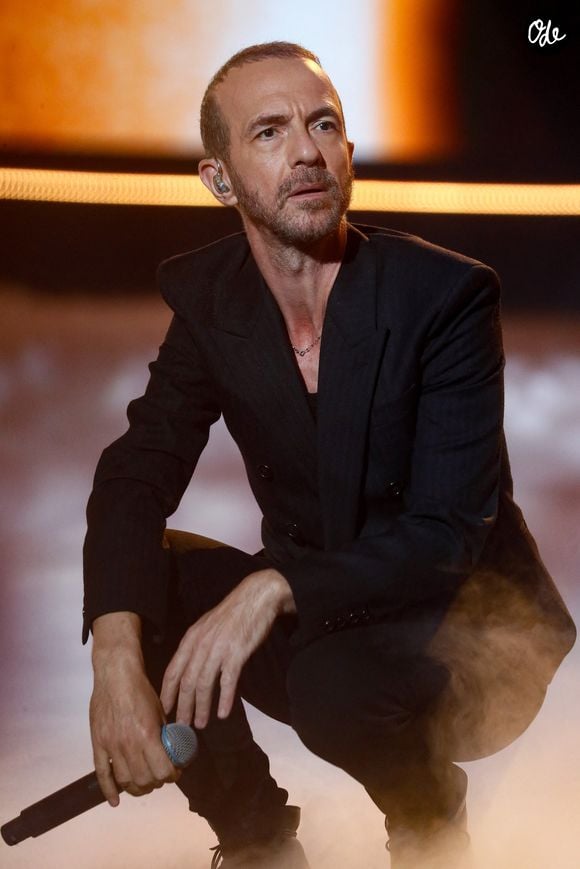 "C’est très simple, c’est très mignon. On était jeunes, on était des bébés. Il y avait des valeurs familiales très fortes etc. mais on ne venait pas du même milieu. Mais je n’ai jamais douté de l’immense artiste qu’il était.”

Exclusif - Calogero - Enregistrement de l'émission "Les disques d'or de l'année" au Dôme de Paris, présentée par E.Gossuin et diffusée le 24 décembre à 21h10 sur M6
© Christophe Clovis / Bestimage

|Exclusif - Enregistrement de l'émission "Les disques d'or de l'année", présentée par Elodie Gossuin et diffusée le 24 décembre à 21h10 sur M6