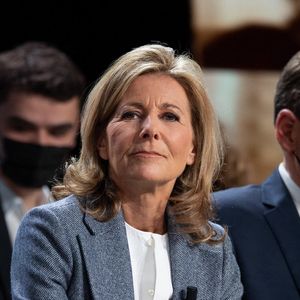 La journaliste française Claire Chazal se prépare à interviewer le candidat du parti Europe Ecologie Les Verts à l'élection présidentielle française de 2022 pour l'émission politique Elysee 2022 à Saint-Denis près de Paris, le 17 février 2022. Photo par Raphael Lafargue/ABACAPRESS.COM