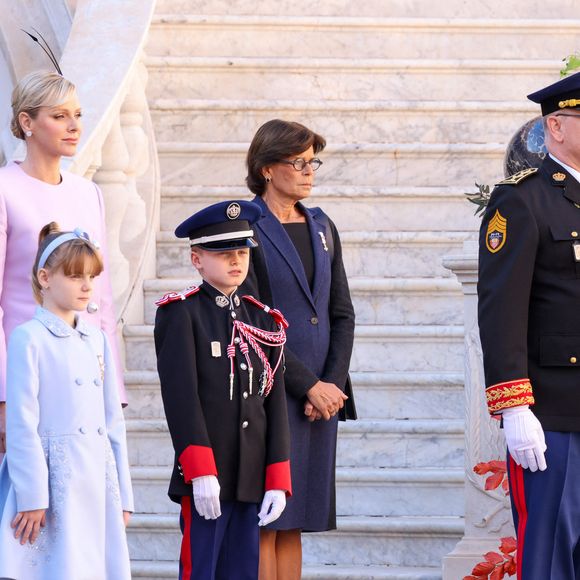 "C’est pourquoi il a accepté avec la Princesse Charlène l’invitation de Jean Morin, président du Département, à venir dans la Manche. Le couple princier sera accompagné de ses enfants"

Le prince Albert II de Monaco, la princesse Charlene de Monaco, le prince héritier Jacques, la princesse Gabriella,  la princesse Stéphanie de Monaco dans la cour du palais princier le jour de la fête nationale de Monaco le 19 novembre 2024.

© Jean-Charles Vinaj / Pool Monaco / Bestimage