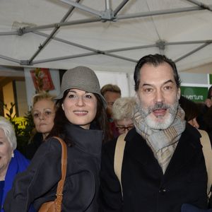 Samuel Labarthe et son ancienne femme Helene Medigue, Brigitte Kuster (Maire du 17eme arrdt de Paris) - Devoilement de la plaque en hommage a Loulou Gaste au 8 rue Saint-Ferdinand dans le 17eme arrondissement de Paris. Le 29 janvier 2014
Bestimage