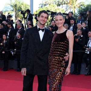 La mannequin et le champion de BMX y vivent avec leurs deux enfants et leur chien, au dernier étage d'un immeuble contemporain.

Constance Jablonski, Mattias Dandois - Montée des marches du film "El Ser Querid" lors du 79ème Festival International du Film de Cannes, le 16 mai 2026. © Jacovides-Moreau / Bestimage