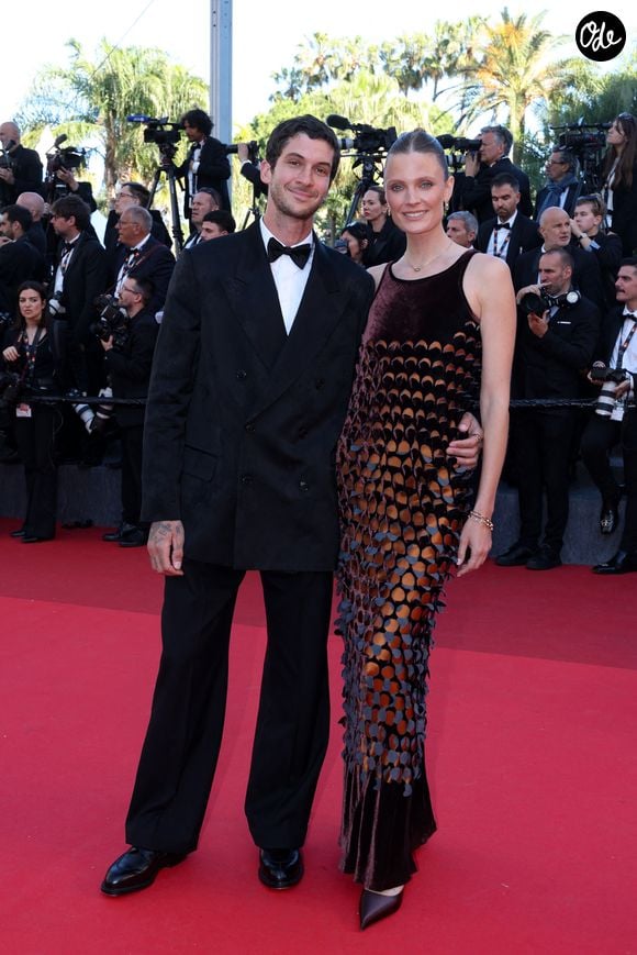 La mannequin et le champion de BMX y vivent avec leurs deux enfants et leur chien, au dernier étage d'un immeuble contemporain.

Constance Jablonski, Mattias Dandois - Montée des marches du film "El Ser Querid" lors du 79ème Festival International du Film de Cannes, le 16 mai 2026. © Jacovides-Moreau / Bestimage