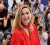 Le film "Tout là-haut" est au cœur de ces investigations : selon "Libération", les enquêteurs tenteraient de comprendre dans quelles conditions il aurait été financé par une société impliquée, par ailleurs, dans un marché militaire de grande ampleur.
Julie Gayet - Photocall du jury de "L'Œil d'Or" lors du 78ème Festival International du Film de Cannes, le 23 mai 2025. © Jacovides/Moreau/Bestimage