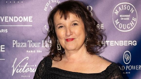 "Je le conseille pour se défouler" : À 61 ans, Anne Roumanoff pratique ce sport pour rester en forme, il est aussi bénéfique pour la mémoire