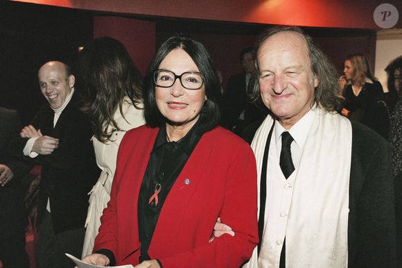 La chanteuse grecque Nana Mouskouri et son mari André Chapelle lors d'un gala de charité organisé par Mero Kececioglu pour ONUSIDA à l'Espace Pierre Cardin à Paris, France, le 15 novembre 2005. Photo par Laurent Zabulon/ABACAPRESS.COM.