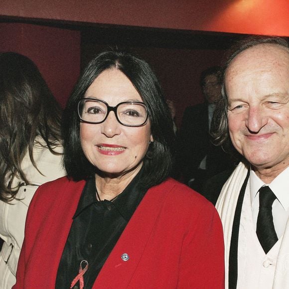 La chanteuse grecque Nana Mouskouri et son mari André Chapelle lors d'un gala de charité organisé par Mero Kececioglu pour ONUSIDA à l'Espace Pierre Cardin à Paris, France, le 15 novembre 2005. Photo par Laurent Zabulon/ABACAPRESS.COM.