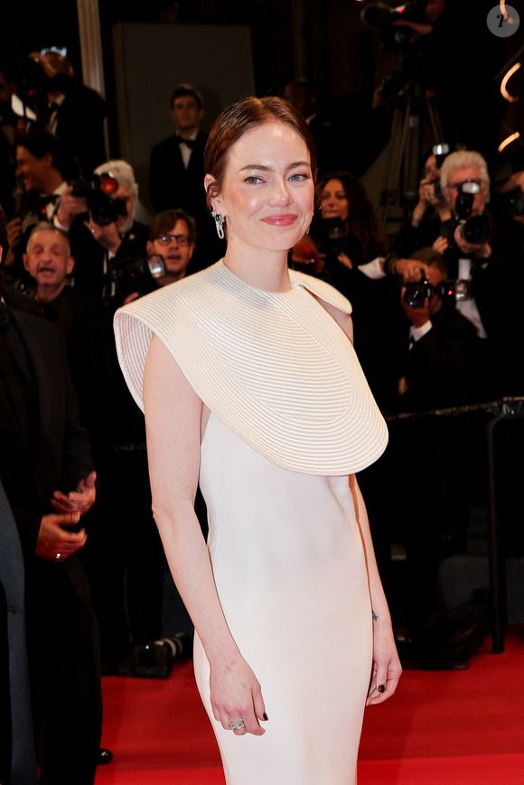 Emma Stone - Descente des marches du film « Eddington » lors du 78ème Festival International du Film de Cannes, au Palais des Festivals à Cannes. Le 16 mai 2025
© Jacovides-Moreau / Bestimage
