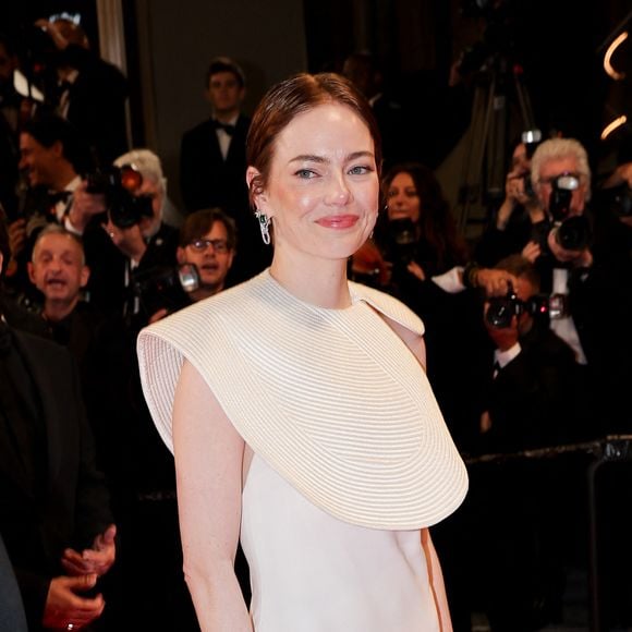 Emma Stone - Descente des marches du film « Eddington » lors du 78ème Festival International du Film de Cannes, au Palais des Festivals à Cannes. Le 16 mai 2025
© Jacovides-Moreau / Bestimage