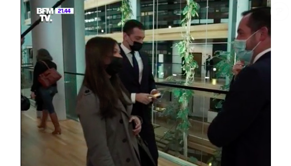 Jordan Bardella et Nolwenn Olivier sont restés en bons termes. En mai dernier par exemple, Nolwenn Olivier a sauvé l'homme politique d'une situation délicate. 

Capture d'écran du reportage de Ligne rouge sur Jordan Bardella, président par intérim du RN. Il est en couple avec Nolwenn Olivier, nièce de Marine Le Pen.