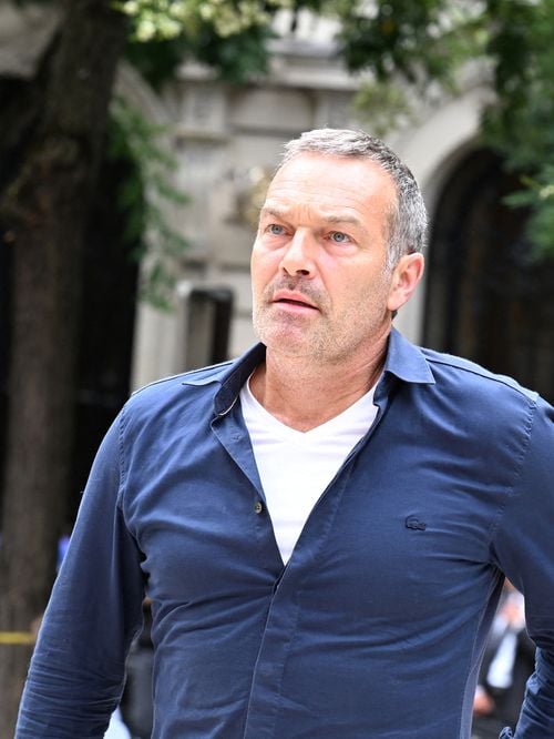 "Je n'ai plus rien" : Marc-Emmanuel Dufour perd ses moyens devant son établissement réduit en cendres