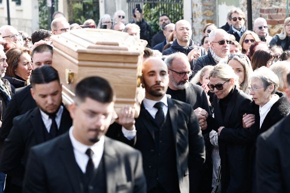 David Salles, Audrey Salomone et la mère de Bruno Salomone - Sorties des obsèques de Bruno Salomone en l'église Sainte-Anne de Polangis de Joinville-le-Pont (Val-de-Marne) le 23 mars 2026. © Cyril Moreau - Dominique Jacovides / Bestimage