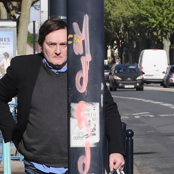 Pierre Palmade est sorti de la prison de Bordeaux, il purgera sa peine sous bracelet électronique à son domicile. Le 16 avril 2025
L’humoriste, à qui un aménagement de peine a été accordé pour purger sa condamnation après un grave accident de la route en Seine-et-Marne, a quitté ce mercredi matin la prison de Gradignan, près de Bordeaux. Agence / Bestimage