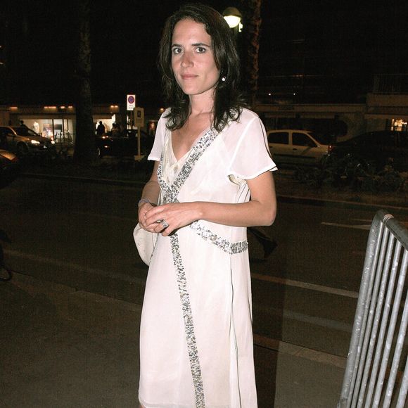 L'auteure française Mazarine Pingeot arrive à la soirée 'Quand j'etais chanteur' qui se tient à 'Orange Beach' pendant le 59ème Festival du Film à Cannes, France, le 26 mai 2006. Photo Benoit Pinguet/Abaca