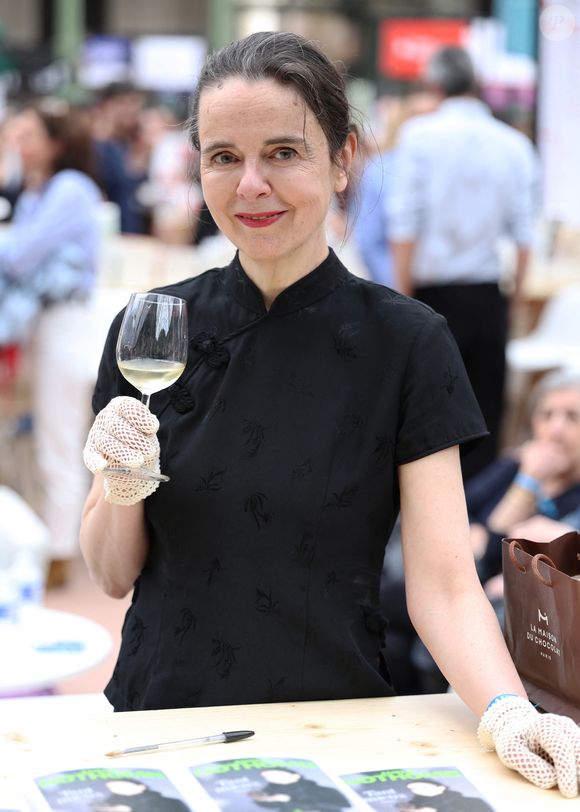 Amelie Nothomb lors du 5ème festival du Livre de Paris au Grand Palais à Paris, France, le 17 avril 2026. Les 17, 18 et 19 avril 2026, le Festival du livre de Paris célébrera les livres et la lecture, sous toutes ses formes, pour tous les publics. © Denis Guignebourg/BestImage