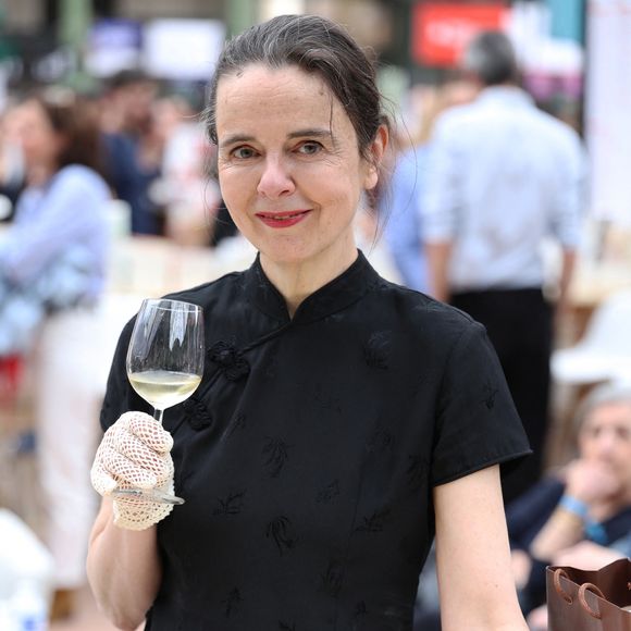 Amelie Nothomb lors du 5ème festival du Livre de Paris au Grand Palais à Paris, France, le 17 avril 2026. Les 17, 18 et 19 avril 2026, le Festival du livre de Paris célébrera les livres et la lecture, sous toutes ses formes, pour tous les publics. © Denis Guignebourg/BestImage