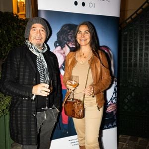 Florent Pagny et sa femme Azucena Caamaño - Défilé Nathalie Blanc x Livy studio à l'hôtel Le Marois à Paris, le 26 septembre 2025. © Anne-Sophie Guebey / Julien Sarkissian / Bestimage