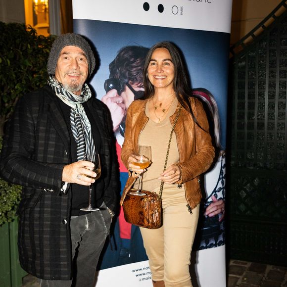 Florent Pagny et sa femme Azucena Caamaño - Défilé Nathalie Blanc x Livy studio à l'hôtel Le Marois à Paris, le 26 septembre 2025. © Anne-Sophie Guebey / Julien Sarkissian / Bestimage