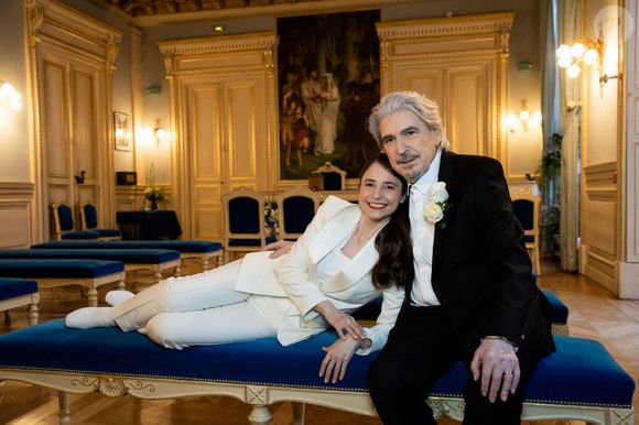 Exclusif - Mariage de Serge Lama et Luana Santonino à la mairie du 7ème arrondissement de Paris. Rachida Dati, Maire du 7ème a célébré le mariage. Paris, le 11 février 2021. © Cyril Moreau/Bestimage