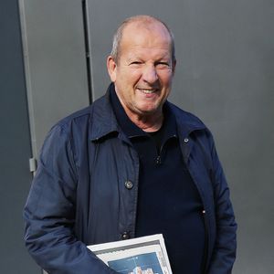 "Je parle en mon nom, mais aussi au nom des trois enfants qui m’accompagnent dans cette épreuve difficile."(ndlr : Rolland Courbis était père de trois enfants : Stéphane, né en 1974 d’une union précédente, ainsi que sa fille Olivia et son fils adoptif Amine.)

Exclusif - Rolland Courbis quitte les studios de BFM TV à Paris le 22 octobre 2023.