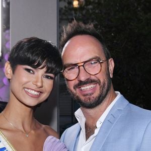 C'est sa mère qui a inspiré son pseudonyme. Le nom de cette dernière : Janine Jarry. 

Eve Gilles, Miss France 2024, Jarry - Photocall du 5ème gala de charité de l'association "Les Bonnes Fées" à l'occasion de la campagne mondiale "Octobre Rose" à l'hôtel Peninsula, Paris le 3 octobre 2024. © Rachid Bellak/Bestimage