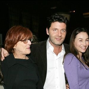 Mélanie Doutey, Marion Sarraut (metteuse en scène), Philippe Lellouche, Vanessa Demouy et Gilles Lellouche (le frère de Philippe) lors de la générale de la pièce « Le Jeu de la vérité » à la Comédie de Paris. BAHI / BESTIMAGE