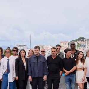 François Civil, Anthony Bajon, Vincent Lacoste, Adèle Exarchopoulos, Hugo Selignac, Élodie Bouchez, Karim Laklou, Gilles Lellouche, Raphaël Quenard, Malik Frikah, Mallory Wanecque, Jean-Pascal Zadi, Alain Chabat et Alain Attal - Photocall du film "L'Amour Ouf" (Beating Hearts / Compétition) lors du 77ème Festival International du Film de Cannes (14 - 25 mai 2024), le 24 mai 2024. 
© Moreau / Jacovides / Bestimage