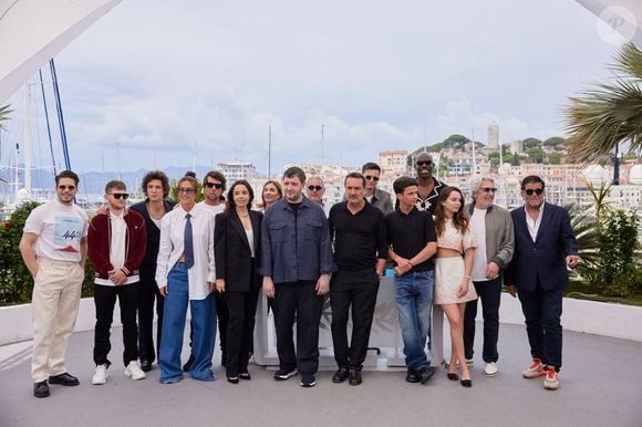 François Civil, Anthony Bajon, Vincent Lacoste, Adèle Exarchopoulos, Hugo Selignac, Élodie Bouchez, Karim Laklou, Gilles Lellouche, Raphaël Quenard, Malik Frikah, Mallory Wanecque, Jean-Pascal Zadi, Alain Chabat et Alain Attal - Photocall du film "L'Amour Ouf" (Beating Hearts / Compétition) lors du 77ème Festival International du Film de Cannes (14 - 25 mai 2024), le 24 mai 2024. 
© Moreau / Jacovides / Bestimage