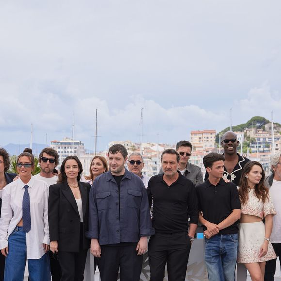 François Civil, Anthony Bajon, Vincent Lacoste, Adèle Exarchopoulos, Hugo Selignac, Élodie Bouchez, Karim Laklou, Gilles Lellouche, Raphaël Quenard, Malik Frikah, Mallory Wanecque, Jean-Pascal Zadi, Alain Chabat et Alain Attal - Photocall du film "L'Amour Ouf" (Beating Hearts / Compétition) lors du 77ème Festival International du Film de Cannes (14 - 25 mai 2024), le 24 mai 2024. 
© Moreau / Jacovides / Bestimage
