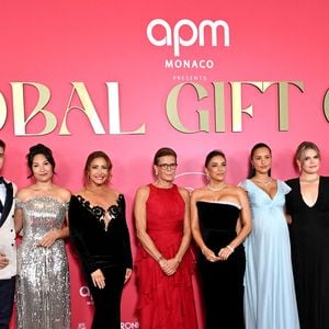 Louis et Marie Ducruet, Maria Bravo, la princesse Stéphanie de Monaco, Eva Longoria, Alexandra Leclerc (enceinte), Camille Gottlieb et Pauline Ducruet lors de la seconde édition du Global Gift Gala à l'hôtel de Paris à Monaco, le 9 octobre 2026. Cette année, les bénéfices de cette soirée caritative iront à 3 associations, Fight Aids Monaco, Corazones Unidos et Global Gift Foundation. © Bruno Bebert / Bestimage