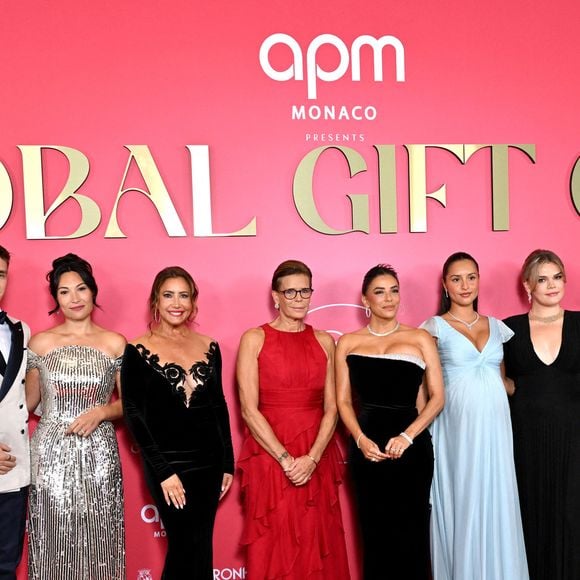 Louis et Marie Ducruet, Maria Bravo, la princesse Stéphanie de Monaco, Eva Longoria, Alexandra Leclerc (enceinte), Camille Gottlieb et Pauline Ducruet lors de la seconde édition du Global Gift Gala à l'hôtel de Paris à Monaco, le 9 octobre 2026. Cette année, les bénéfices de cette soirée caritative iront à 3 associations, Fight Aids Monaco, Corazones Unidos et Global Gift Foundation. © Bruno Bebert / Bestimage