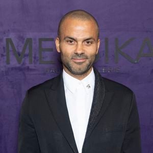 Invité à se confier dans l'émission "Small Talk" de Konbini, Tony Parker est revenu sur un épisode tout particulier de sa vie. 

Tony Parker au photocall du défilé Messika Collection Femme Prêt-à-Porter Printemps/Eté 2026 lors de la Fashion Week de Paris (PFW), au Musée des Arts décoratifs, à Paris, France. © Olivier Borde/Bestimage