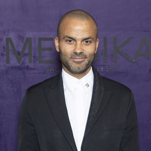 Invité à se confier dans l'émission "Small Talk" de Konbini, Tony Parker est revenu sur un épisode tout particulier de sa vie. 

Tony Parker au photocall du défilé Messika Collection Femme Prêt-à-Porter Printemps/Eté 2026 lors de la Fashion Week de Paris (PFW), au Musée des Arts décoratifs, à Paris, France. © Olivier Borde/Bestimage