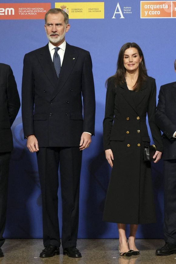 Chaque année le 8 mars, la reine décide de faire grève et de ne pas travailler en l'honneur de la Journée internationale des droits des femmes. 

Le roi Felipe VI et la reine Letizia d’Espagne président le XXIIIe Concert « In Memoriam » aux victimes du terrorisme qui s'est tenu à l'Auditorio Nacional de Música à Madrid Cordon / Bestimage