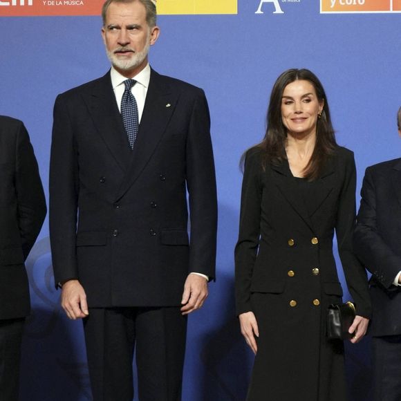 Chaque année le 8 mars, la reine décide de faire grève et de ne pas travailler en l'honneur de la Journée internationale des droits des femmes. 

Le roi Felipe VI et la reine Letizia d’Espagne président le XXIIIe Concert « In Memoriam » aux victimes du terrorisme qui s'est tenu à l'Auditorio Nacional de Música à Madrid Cordon / Bestimage