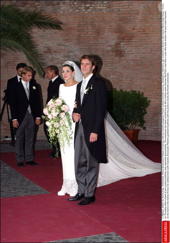 Clotilde Courau s'est mariée au prince de Venise en 2003.

Le prince Emmanuel Philibert de Savoie et l'actrice française Clotilde Courau, enceinte de six mois et vêtue de Valentino, se sont mariés jeudi dans l'église Santa Maria degli Angeli à Rome le 25 septembre 2003. © ABACA.