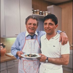David, son aîné, a évoqué la succession de son célèbre papa, qui avait tout prévu pour ses enfants. 

Jacques Martin et son fils David lors d'un tournage © Agence Bestimage