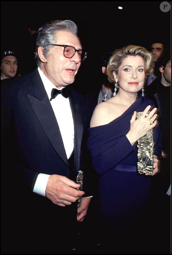 L’acteur est le fils de Catherine Deneuve, qui a été en couple avec Marcello Mastroianni

Archives - Marcello Mastroianni et Catherine Deneuve à la cérémonie des César en 1993. AGENCE / BESTIMAGE