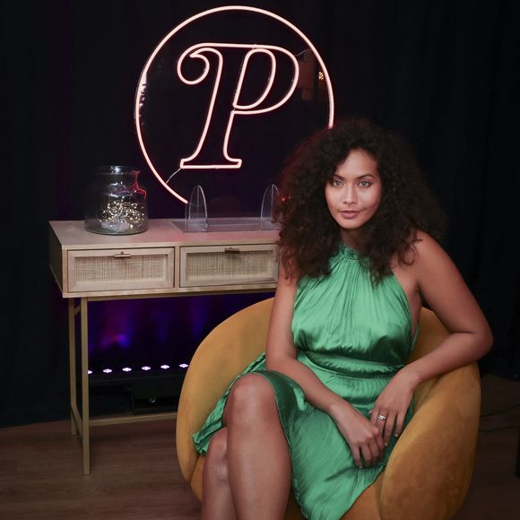 Vaimalama Chaves pose pour notre entretien En Privé avec, dans le cadre de la promotion de son premier livre "O Vai" (éd. First) - dans les locaux de Webedia