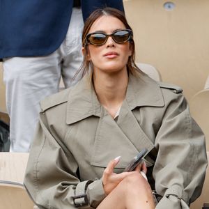 Iris Mittenaere en tribunes lors de la finale messieurs des Internationaux de France de Tennis de Roland Garros 2025 (jour 15), à Paris, France, le 8 juin 2025. 
Photo : Cyril Moreau / Bestimage