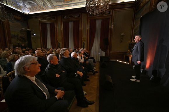 Ce 22 janvier 2026, c’est à titre gracieux qu’Élie Semoun a joué son nouveau spectacle Cactus pour une soirée au profit de la Fondation Claude Pompidou.

EXCLUSIF - Elie Semoun, l'humoriste, acteur, scénariste, réalisateur français, s'est produit bénévolement, avec son nouveau spectacle, Cactus, pour une soirée unique dans les salons du Musée Masséna à Nice, le 22 janvier 2026, au profit de la Fondation Claude Pompidou, et organisée par le célébre artiste plasticien Stéphane Bolongaro . © Bruno Bebert/Bestimage