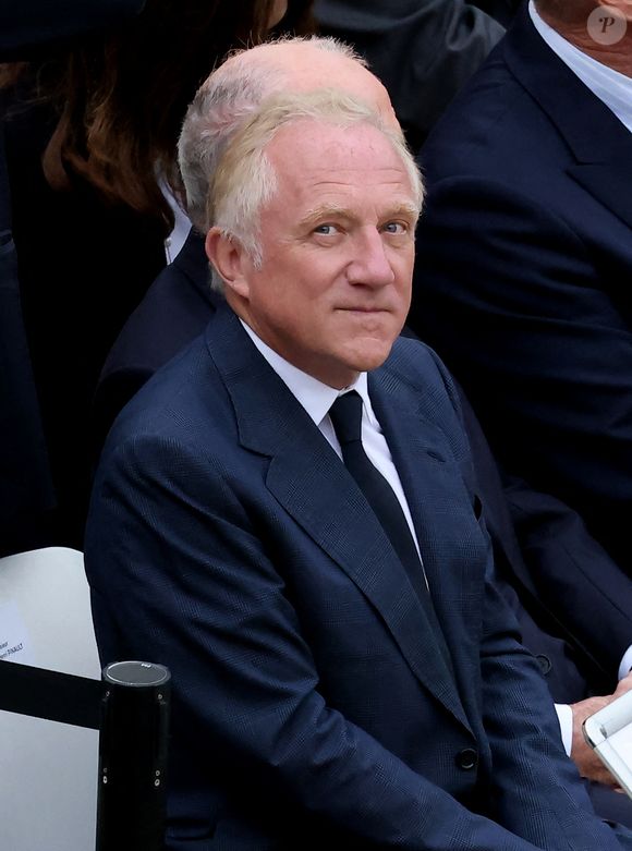 François-Henri Pinault lors de l'hommage national du général d'armée Jean-Louis Georgelin sur l'esplanade des Invalides à Paris, France, le 25 août 2023. L’ancien chef d’État-major des armées, chargé de la reconstruction de Notre-Dame de Paris, est mort vendredi 18 août à 74 ans lors d’une randonnée sur les pentes du Mont Valier, dans les Pyrénées. © Dominique Jacovides/Bestimage