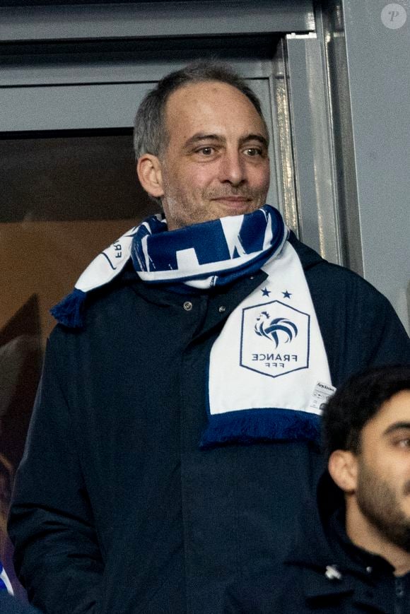 Raphaël Glucksmann - Célébrités dans les tribunes du quart de finale de la Ligue des Nations de l'UEFA 2025 "France - Croatie (2-0 / tab 5-4)" au Stade de France à Saint-Denis le 23 mars 2025. © Cyril Moreau/Bestimage